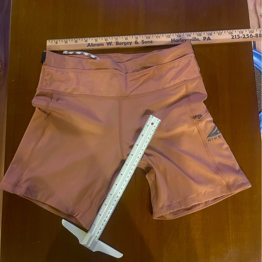 Nike Trail Women's Epic Luxe Shorts Size L Color  Beige
